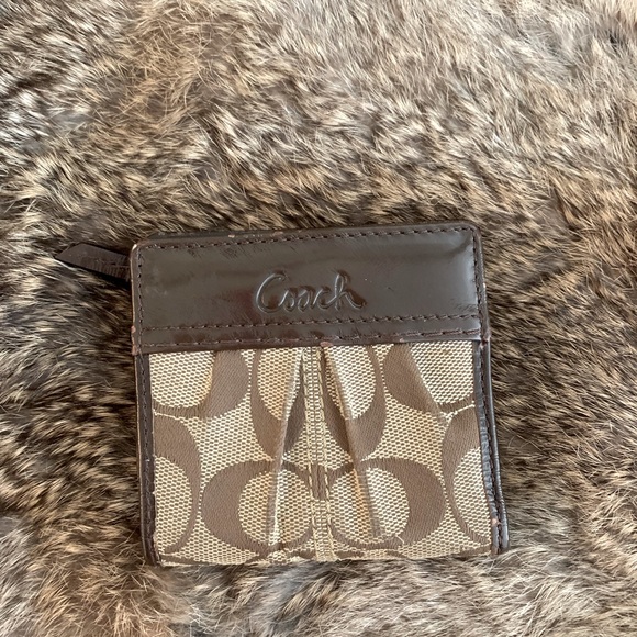 Coach women’s monogram small wallet (OG $ ~ 75) - Picture 1 of 4